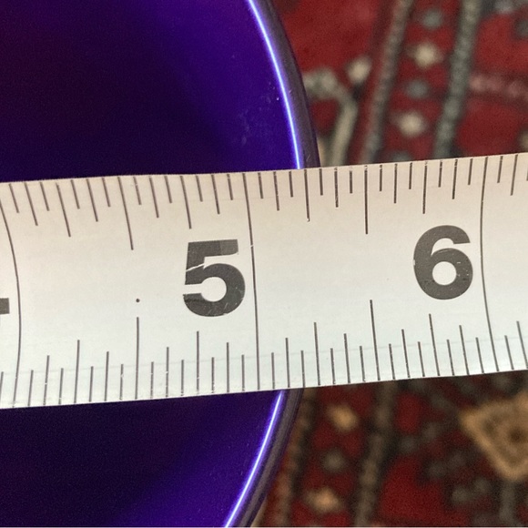 ONE STUNNING Shade of PURPLE Glass Vases 9 x 5.5” Vase - Picture 8 of 8